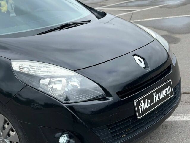 Черный Рено Гранд Сценик, объемом двигателя 0 л и пробегом 250 тыс. км за 7800 $, фото 2 на Automoto.ua