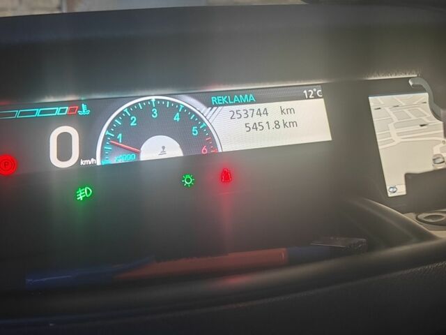 Черный Рено Гранд Сценик, объемом двигателя 1.6 л и пробегом 253 тыс. км за 8000 $, фото 11 на Automoto.ua