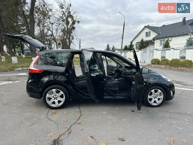 Черный Рено Гранд Сценик, объемом двигателя 2 л и пробегом 232 тыс. км за 8500 $, фото 72 на Automoto.ua