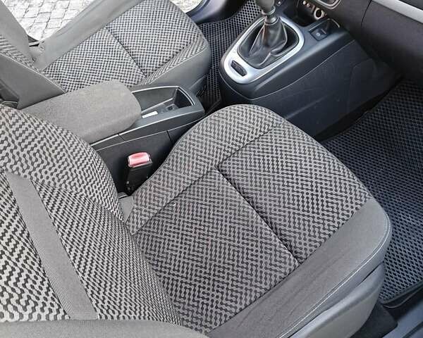 Черный Рено Гранд Сценик, объемом двигателя 1.5 л и пробегом 292 тыс. км за 5999 $, фото 43 на Automoto.ua