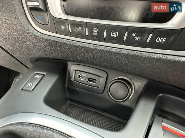 Черный Рено Гранд Сценик, объемом двигателя 2 л и пробегом 232 тыс. км за 8500 $, фото 63 на Automoto.ua