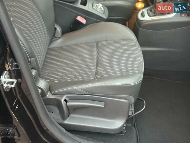 Черный Рено Гранд Сценик, объемом двигателя 1.6 л и пробегом 213 тыс. км за 8250 $, фото 41 на Automoto.ua