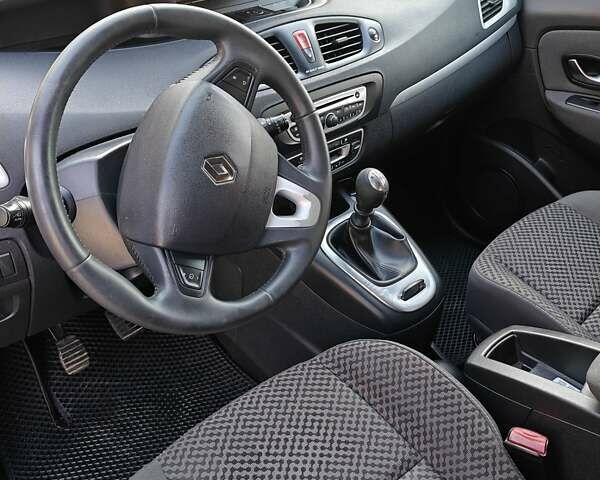 Черный Рено Гранд Сценик, объемом двигателя 1.5 л и пробегом 292 тыс. км за 5999 $, фото 46 на Automoto.ua