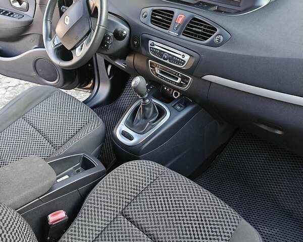 Черный Рено Гранд Сценик, объемом двигателя 1.5 л и пробегом 292 тыс. км за 5999 $, фото 42 на Automoto.ua