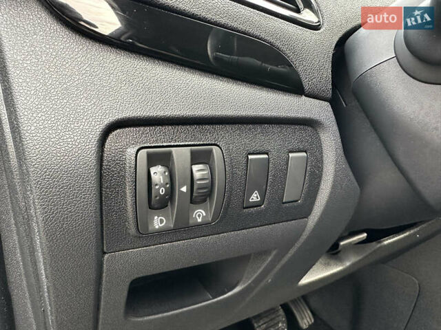 Черный Рено Гранд Сценик, объемом двигателя 2 л и пробегом 232 тыс. км за 8500 $, фото 38 на Automoto.ua