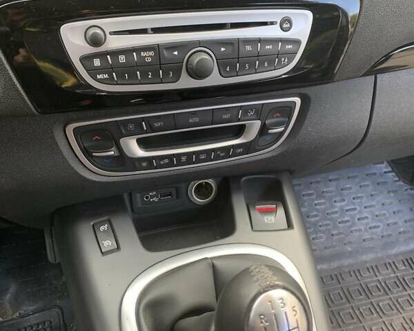 Черный Рено Гранд Сценик, объемом двигателя 1.6 л и пробегом 226 тыс. км за 8300 $, фото 5 на Automoto.ua