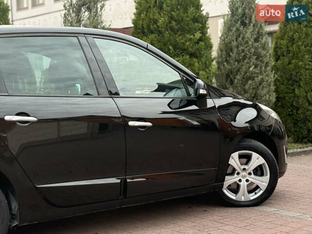 Черный Рено Гранд Сценик, объемом двигателя 1.6 л и пробегом 213 тыс. км за 8250 $, фото 9 на Automoto.ua