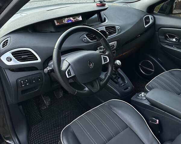Черный Рено Гранд Сценик, объемом двигателя 1.5 л и пробегом 310 тыс. км за 7900 $, фото 12 на Automoto.ua
