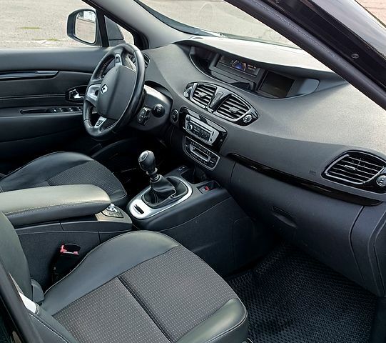 Черный Рено Гранд Сценик, объемом двигателя 1.6 л и пробегом 264 тыс. км за 8000 $, фото 5 на Automoto.ua