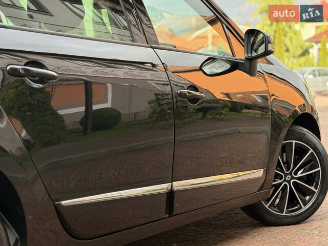 Черный Рено Гранд Сценик, объемом двигателя 2.01 л и пробегом 216 тыс. км за 9800 $, фото 30 на Automoto.ua