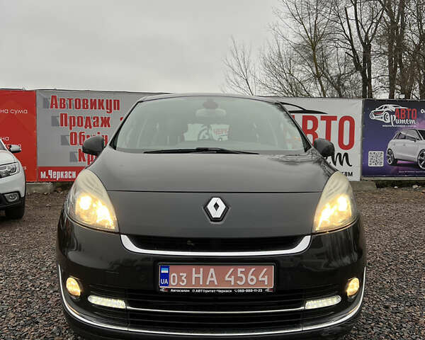 Черный Рено Гранд Сценик, объемом двигателя 0 л и пробегом 233 тыс. км за 8800 $, фото 1 на Automoto.ua