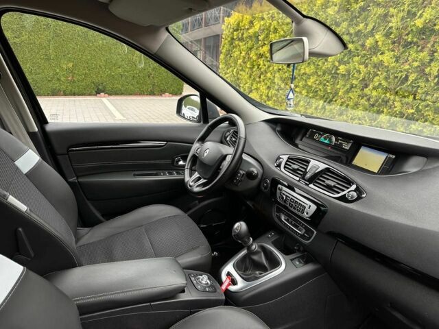 Черный Рено Гранд Сценик, объемом двигателя 2 л и пробегом 240 тыс. км за 8800 $, фото 4 на Automoto.ua