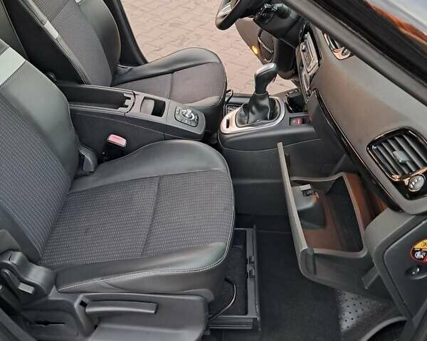 Черный Рено Гранд Сценик, объемом двигателя 1.5 л и пробегом 179 тыс. км за 10500 $, фото 56 на Automoto.ua