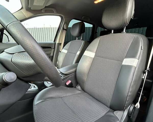 Черный Рено Гранд Сценик, объемом двигателя 1.6 л и пробегом 233 тыс. км за 10200 $, фото 10 на Automoto.ua