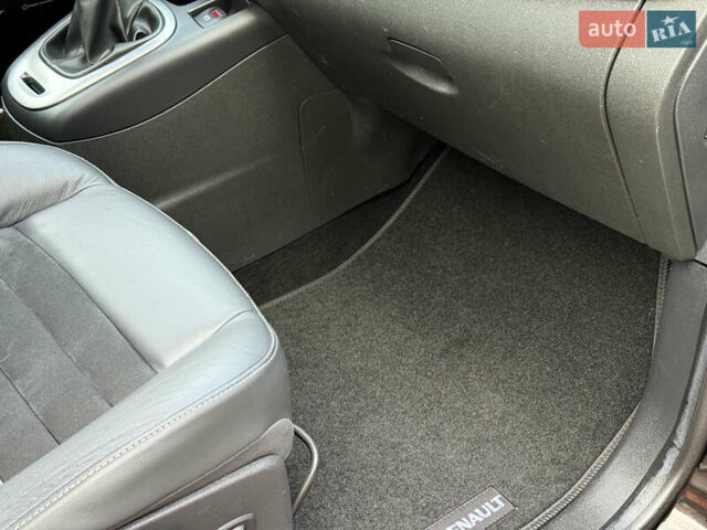 Черный Рено Гранд Сценик, объемом двигателя 2.01 л и пробегом 216 тыс. км за 9800 $, фото 97 на Automoto.ua