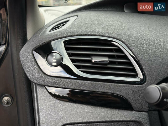 Черный Рено Гранд Сценик, объемом двигателя 2.01 л и пробегом 216 тыс. км за 9800 $, фото 58 на Automoto.ua