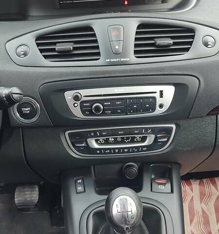 Черный Рено Гранд Сценик, объемом двигателя 0 л и пробегом 246 тыс. км за 8950 $, фото 11 на Automoto.ua