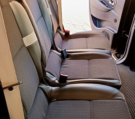 Черный Рено Гранд Сценик, объемом двигателя 1.6 л и пробегом 264 тыс. км за 8000 $, фото 7 на Automoto.ua