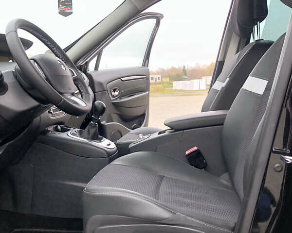 Чорний Рено Гранд Сценік, об'ємом двигуна 1.6 л та пробігом 185 тис. км за 9600 $, фото 42 на Automoto.ua