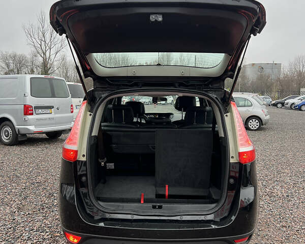 Черный Рено Гранд Сценик, объемом двигателя 0 л и пробегом 233 тыс. км за 8800 $, фото 19 на Automoto.ua