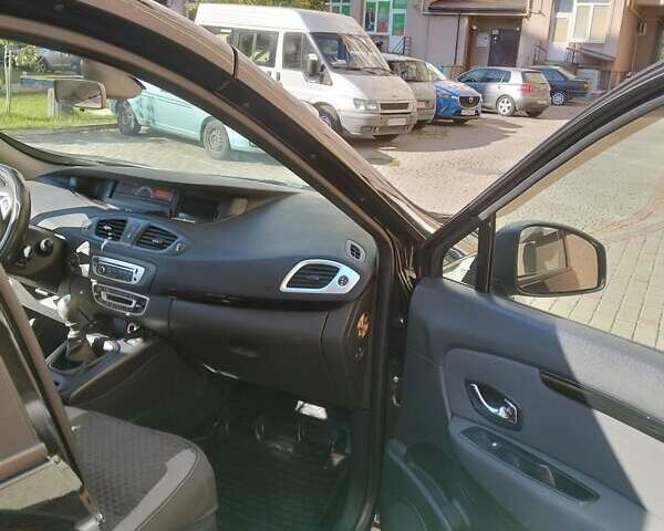 Черный Рено Гранд Сценик, объемом двигателя 1.6 л и пробегом 236 тыс. км за 8200 $, фото 8 на Automoto.ua