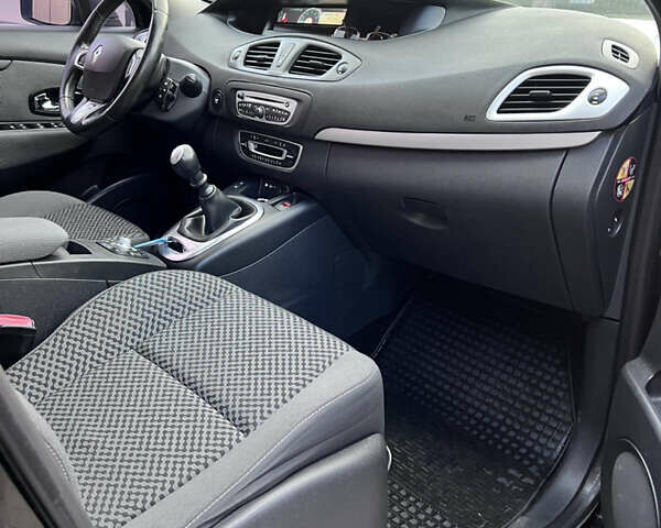 Черный Рено Гранд Сценик, объемом двигателя 1.46 л и пробегом 305 тыс. км за 7000 $, фото 13 на Automoto.ua