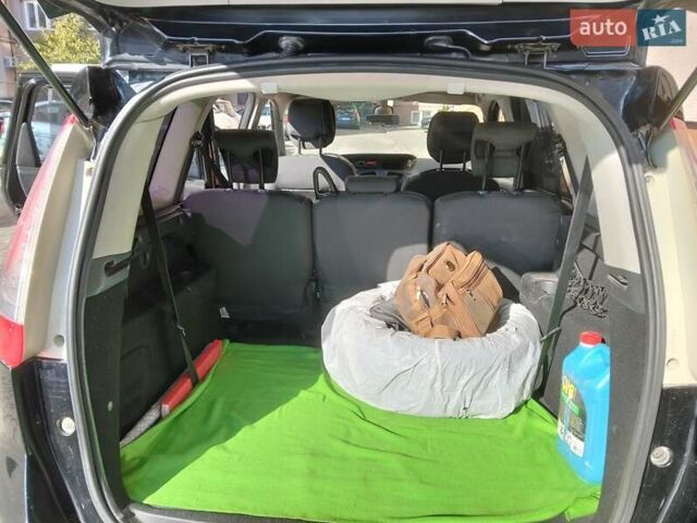 Черный Рено Гранд Сценик, объемом двигателя 1.6 л и пробегом 236 тыс. км за 8200 $, фото 5 на Automoto.ua