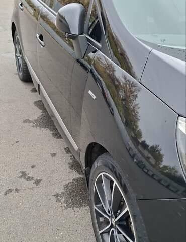 Черный Рено Гранд Сценик, объемом двигателя 1.46 л и пробегом 245 тыс. км за 8500 $, фото 4 на Automoto.ua