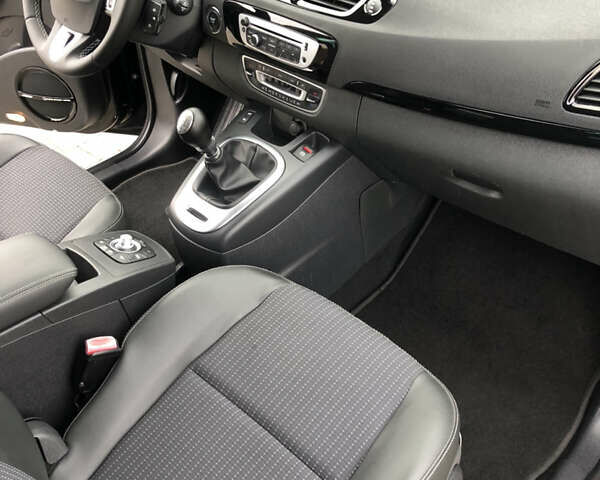 Чорний Рено Гранд Сценік, об'ємом двигуна 1.6 л та пробігом 185 тис. км за 9600 $, фото 40 на Automoto.ua