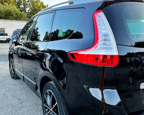 Черный Рено Гранд Сценик, объемом двигателя 1.6 л и пробегом 330 тыс. км за 9800 $, фото 6 на Automoto.ua