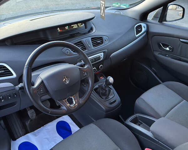 Черный Рено Гранд Сценик, объемом двигателя 1.6 л и пробегом 252 тыс. км за 9250 $, фото 31 на Automoto.ua