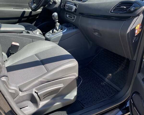 Черный Рено Гранд Сценик, объемом двигателя 1.6 л и пробегом 250 тыс. км за 10900 $, фото 15 на Automoto.ua