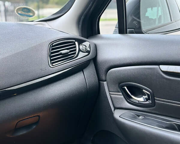 Черный Рено Гранд Сценик, объемом двигателя 1.6 л и пробегом 183 тыс. км за 10500 $, фото 32 на Automoto.ua