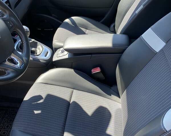 Черный Рено Гранд Сценик, объемом двигателя 1.6 л и пробегом 250 тыс. км за 10900 $, фото 24 на Automoto.ua