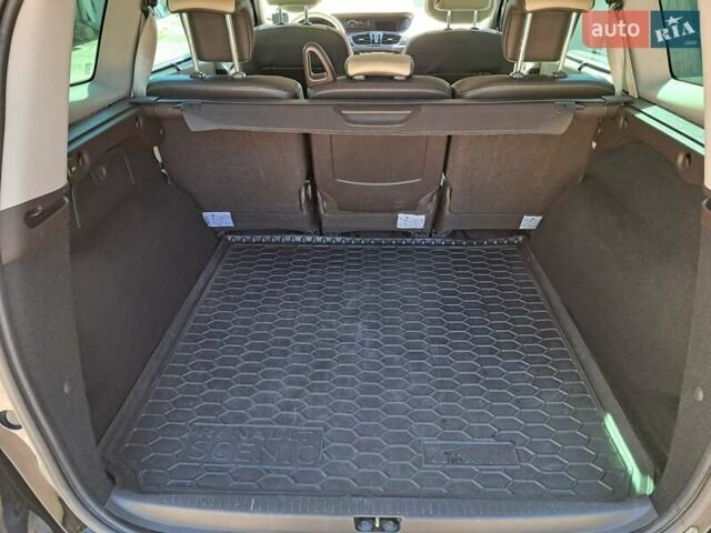 Черный Рено Гранд Сценик, объемом двигателя 1.6 л и пробегом 291 тыс. км за 9950 $, фото 20 на Automoto.ua