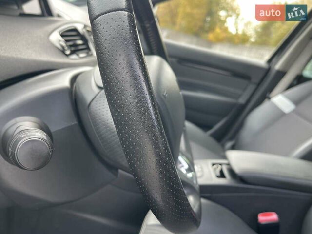 Черный Рено Гранд Сценик, объемом двигателя 1.6 л и пробегом 239 тыс. км за 9999 $, фото 43 на Automoto.ua