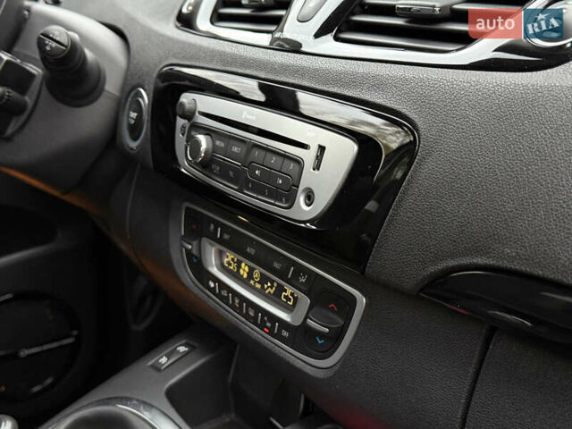 Рено Гранд Сценик 2013 в Житомире на Automoto.ua Черный Рено Гранд Сценик, объемом двигателя 1.6 л и пробегом 249 тыс. км за 9200 $, фото 9 на Automoto.ua