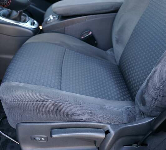 Черный Рено Гранд Сценик, объемом двигателя 1.6 л и пробегом 303 тыс. км за 10950 $, фото 17 на Automoto.ua