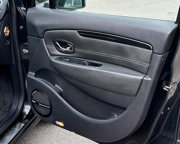 Чорний Рено Гранд Сценік, об'ємом двигуна 1.6 л та пробігом 159 тис. км за 10000 $, фото 8 на Automoto.ua