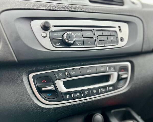 Черный Рено Гранд Сценик, объемом двигателя 1.6 л и пробегом 254 тыс. км за 8800 $, фото 24 на Automoto.ua