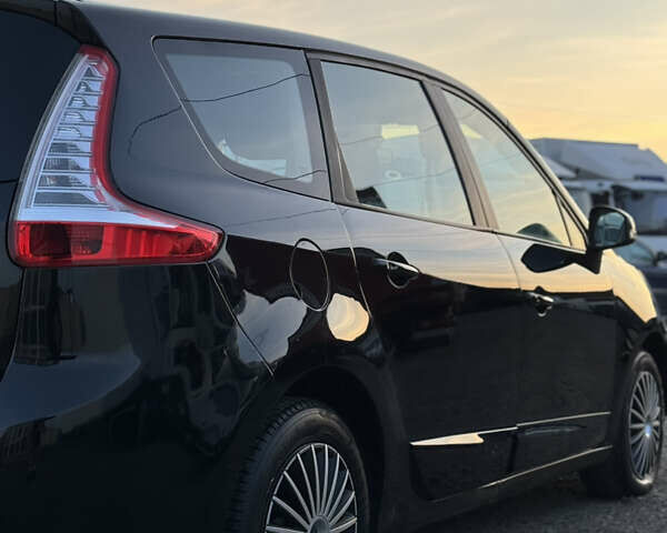 Черный Рено Гранд Сценик, объемом двигателя 1.6 л и пробегом 252 тыс. км за 9250 $, фото 3 на Automoto.ua