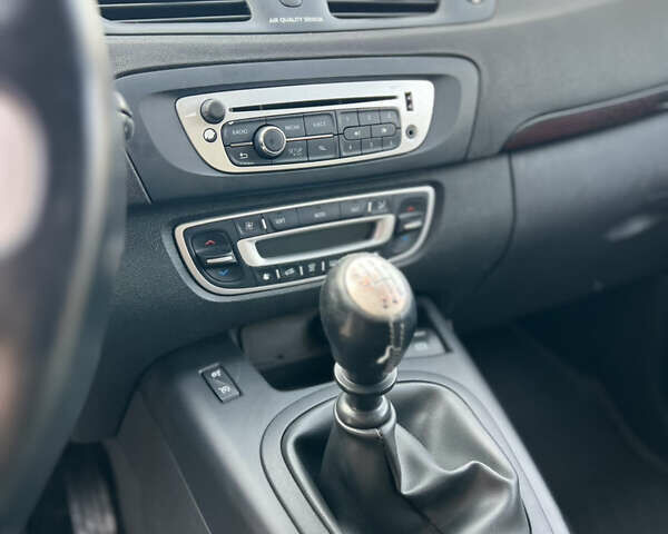 Черный Рено Гранд Сценик, объемом двигателя 1.6 л и пробегом 254 тыс. км за 9350 $, фото 12 на Automoto.ua