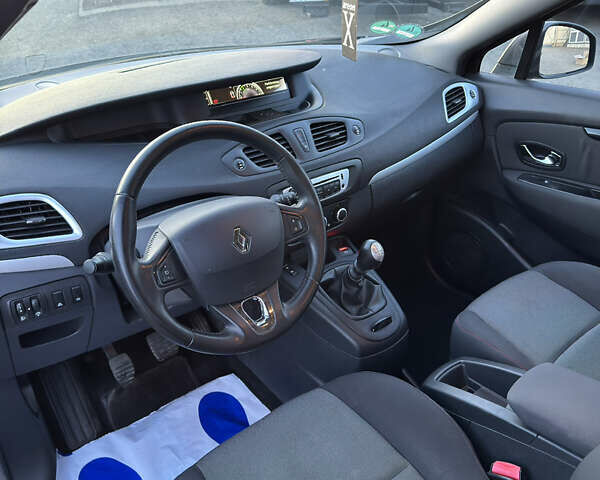 Черный Рено Гранд Сценик, объемом двигателя 1.6 л и пробегом 252 тыс. км за 9250 $, фото 29 на Automoto.ua