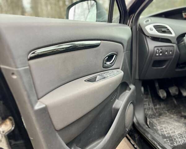 Черный Рено Гранд Сценик, объемом двигателя 1.6 л и пробегом 254 тыс. км за 8800 $, фото 13 на Automoto.ua