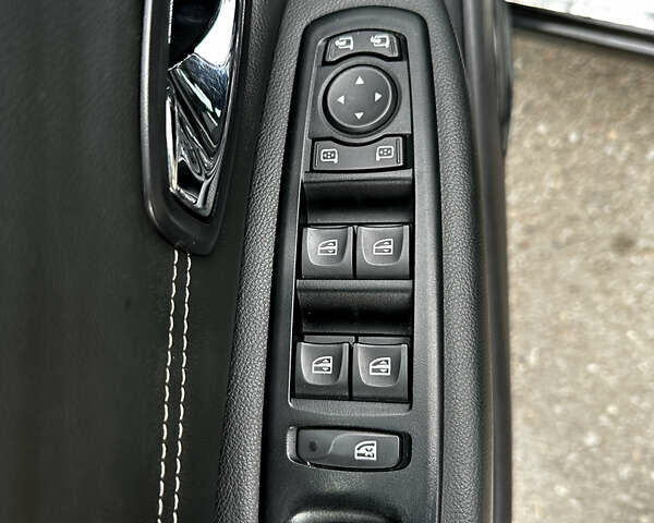 Чорний Рено Гранд Сценік, об'ємом двигуна 1.6 л та пробігом 159 тис. км за 10000 $, фото 12 на Automoto.ua