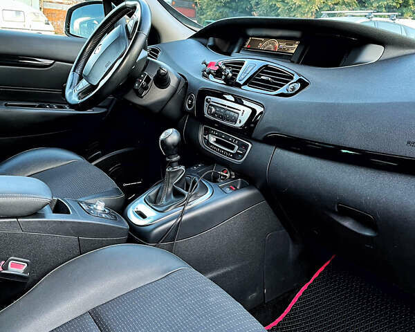 Черный Рено Гранд Сценик, объемом двигателя 1.6 л и пробегом 330 тыс. км за 9800 $, фото 8 на Automoto.ua