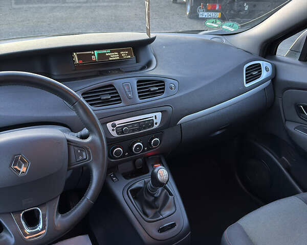 Черный Рено Гранд Сценик, объемом двигателя 1.6 л и пробегом 252 тыс. км за 9250 $, фото 38 на Automoto.ua