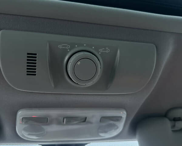 Черный Рено Гранд Сценик, объемом двигателя 1.6 л и пробегом 183 тыс. км за 10500 $, фото 37 на Automoto.ua