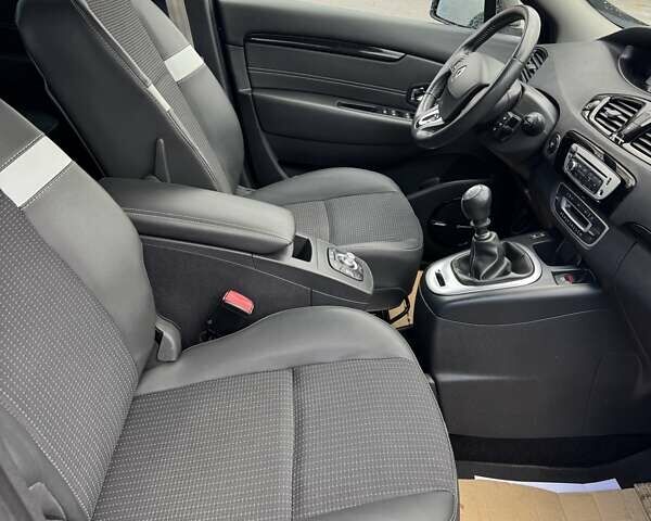 Рено Гранд Сценик 2013 в Луцке на Automoto.ua Черный Рено Гранд Сценик, объемом двигателя 1.6 л и пробегом 175 тыс. км за 11900 $, фото 34 на Automoto.ua