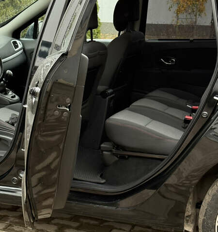 Черный Рено Гранд Сценик, объемом двигателя 1.46 л и пробегом 218 тыс. км за 11700 $, фото 13 на Automoto.ua